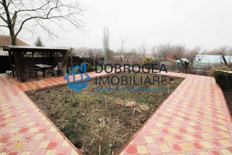 9 Mai -Camere de inchiriat pentru muncitori in vila, 9 camere, iesire la lac