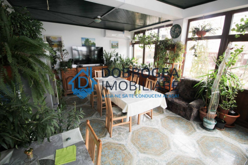 9 Mai -Camere de inchiriat pentru muncitori in vila, 9 camere, iesire la lac