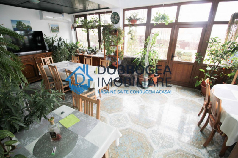 9 Mai -Camere de inchiriat pentru muncitori in vila, 9 camere, iesire la lac