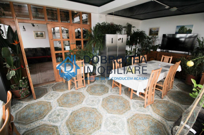 9 Mai -Camere de inchiriat pentru muncitori in vila, 9 camere, iesire la lac