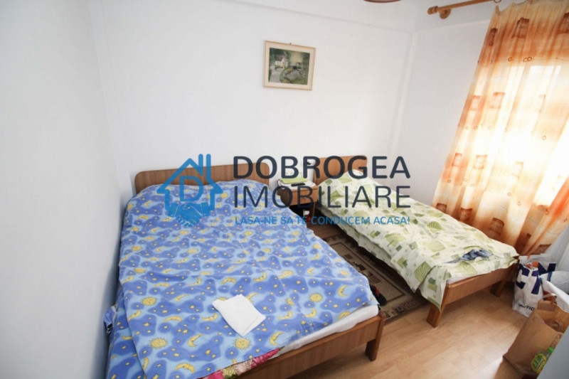 9 Mai -Camere de inchiriat pentru muncitori in vila, 9 camere, iesire la lac