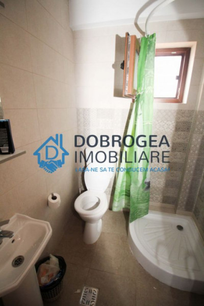 9 Mai -Camere de inchiriat pentru muncitori in vila, 9 camere, iesire la lac