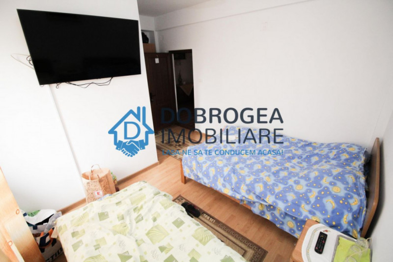 9 Mai -Camere de inchiriat pentru muncitori in vila, 9 camere, iesire la lac
