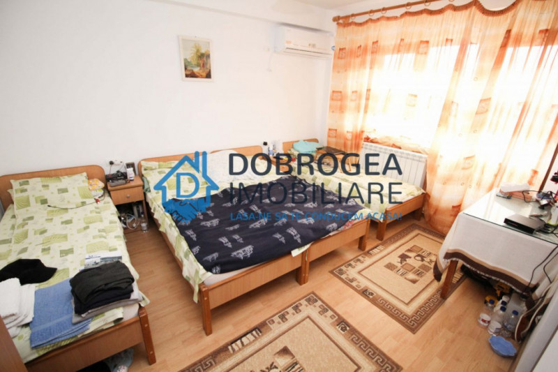 9 Mai -Camere de inchiriat pentru muncitori in vila, 9 camere, iesire la lac