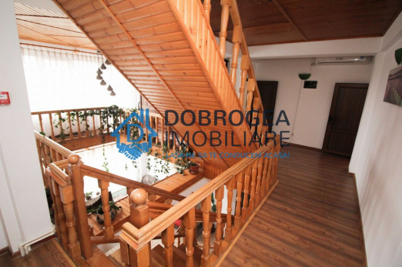 9 Mai -Camere de inchiriat pentru muncitori in vila, 9 camere, iesire la lac
