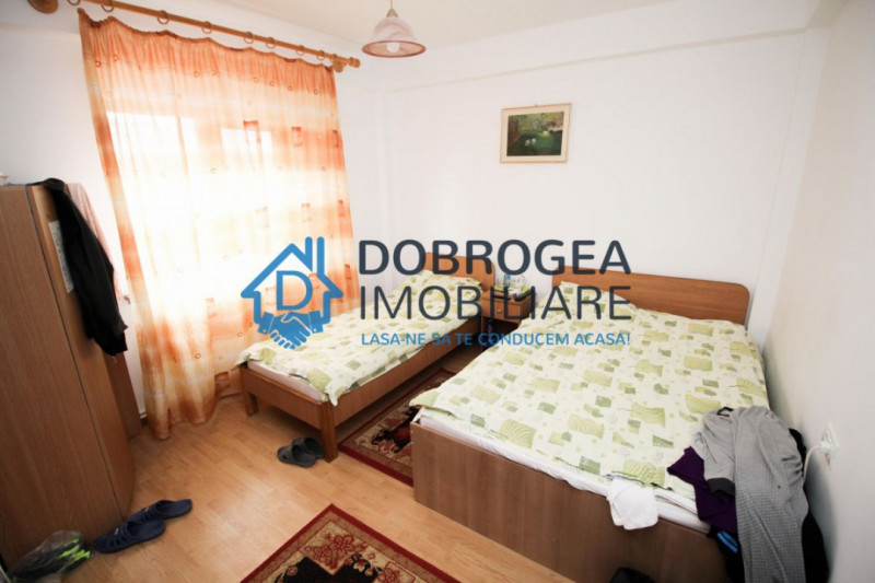 9 Mai -Camere de inchiriat pentru muncitori in vila, 9 camere, iesire la lac