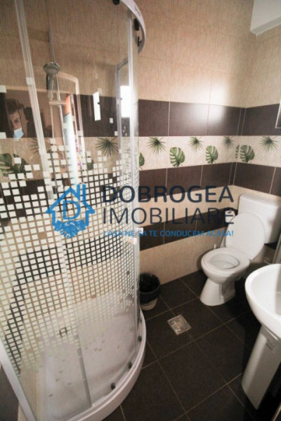 9 Mai -Camere de inchiriat pentru muncitori in vila, 9 camere, iesire la lac