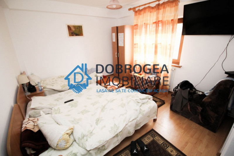 9 Mai -Camere de inchiriat pentru muncitori in vila, 9 camere, iesire la lac