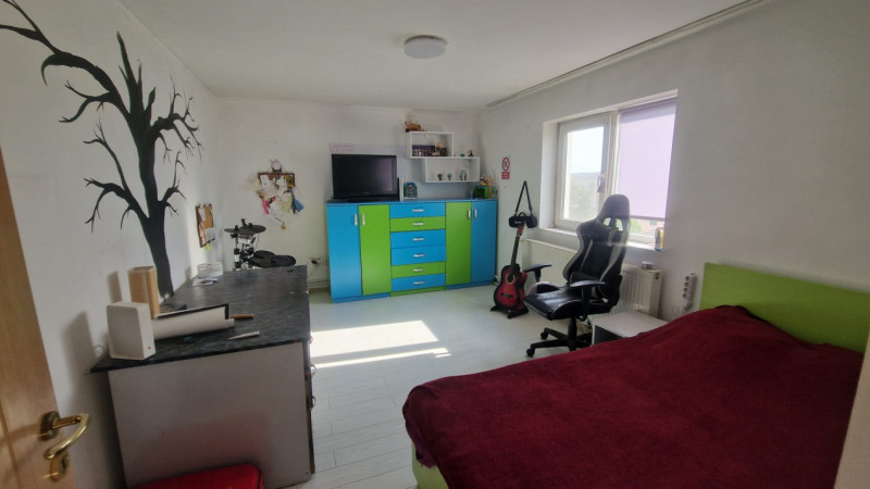 ZONA PACII- CASA D+P+E, 6 CAMERE,TEREN 330 MP