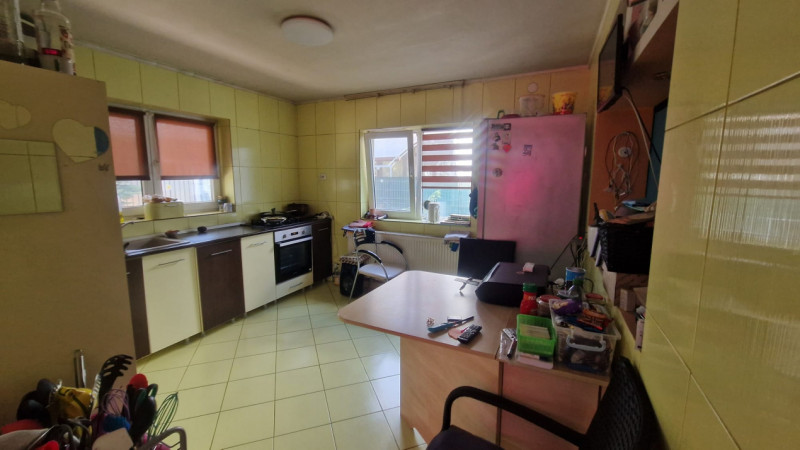 ZONA PACII- CASA D+P+E, 6 CAMERE,TEREN 330 MP