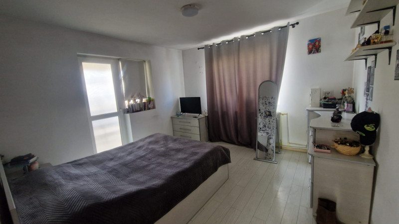 ZONA PACII- CASA D+P+E, 6 CAMERE,TEREN 330 MP