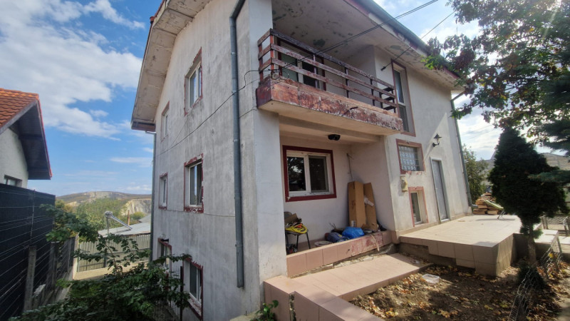 ZONA PACII- CASA D+P+E, 6 CAMERE,TEREN 330 MP