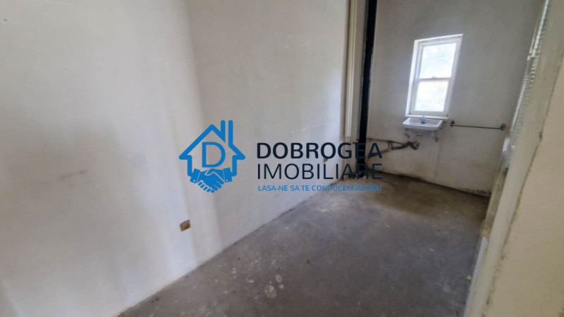  ZONA ULTRACENTRALA-CLADIRE CU 4 NIVELE , SUPRAFATA 300 MP