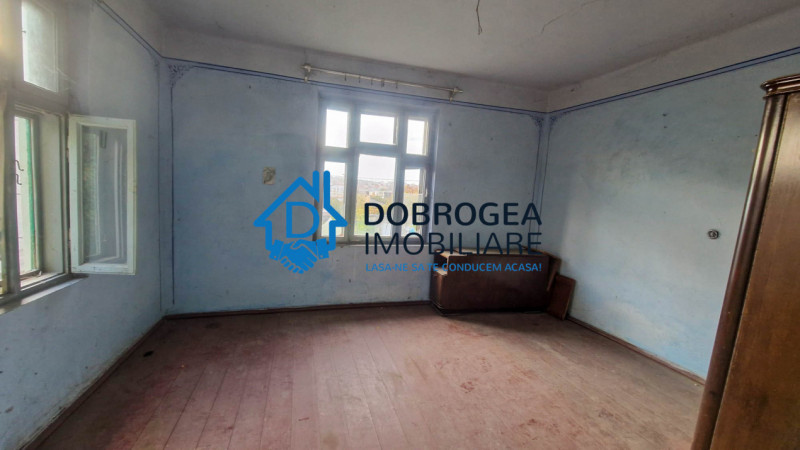 CASA DEMOLABILA ,TEREN 733 MP,  DESCHIDERE STRADALA 11,5 ML