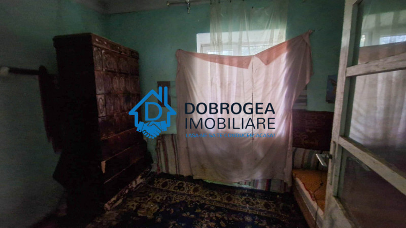 CASA DEMOLABILA ,TEREN 733 MP,  DESCHIDERE STRADALA 11,5 ML