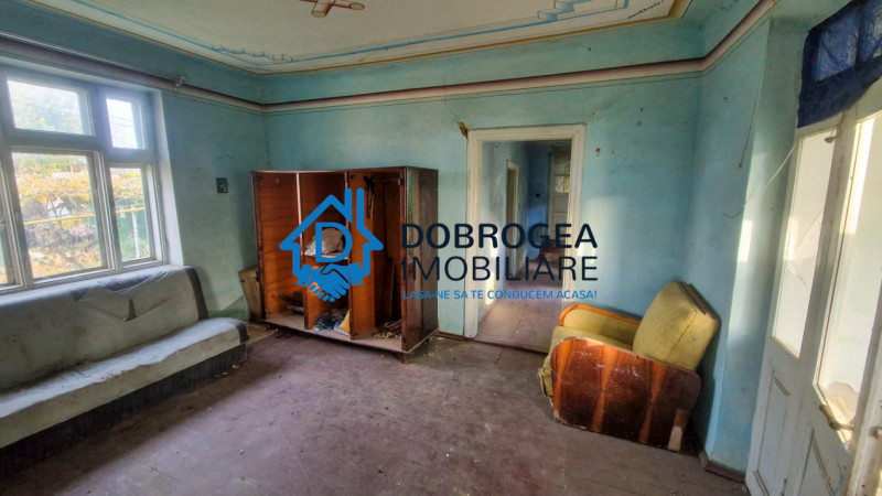 CASA DEMOLABILA ,TEREN 733 MP,  DESCHIDERE STRADALA 11,5 ML