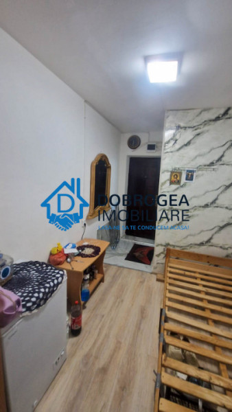 VEST - GARSONIERA CONFORT 3,  ETAJ 1, BAIE PROPRIE.