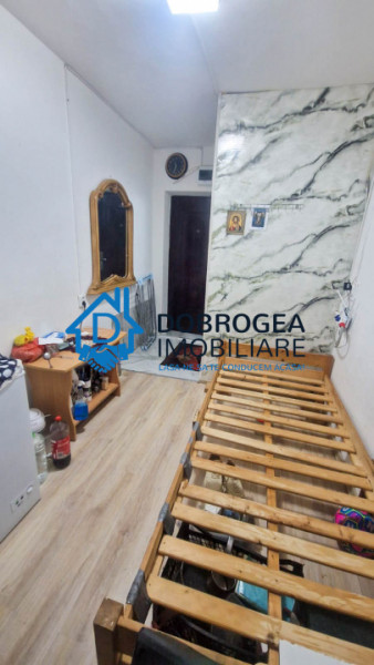 VEST - GARSONIERA CONFORT 3,  ETAJ 1, BAIE PROPRIE.