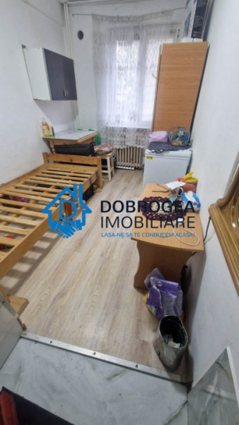 VEST - GARSONIERA CONFORT 3,  ETAJ 1, BAIE PROPRIE.