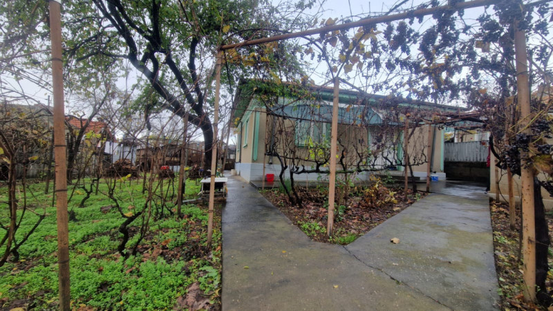 CASA 4 CAMERE , SUPRAFATA TOTALA 80 MP , TEREREN 355 MP, DESCHIDERE  17,5 ML