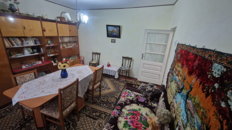 CASA 4 CAMERE , SUPRAFATA TOTALA 80 MP , TEREREN 355 MP, DESCHIDERE  17,5 ML