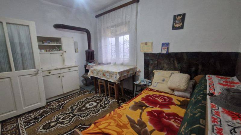 CASA 4 CAMERE , SUPRAFATA TOTALA 80 MP , TEREREN 355 MP, DESCHIDERE  17,5 ML