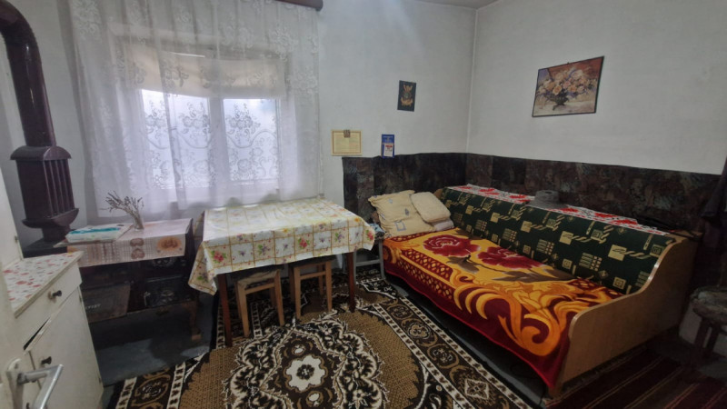 CASA 4 CAMERE , SUPRAFATA TOTALA 80 MP , TEREREN 355 MP, DESCHIDERE  17,5 ML