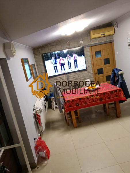 APARTAMENT 4 CAMERE,  IN VILA, CENTRALA PELETI, GARAJ