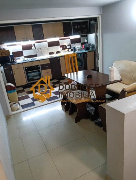 APARTAMENT 4 CAMERE,  IN VILA, CENTRALA PELETI, GARAJ