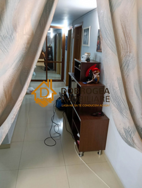 APARTAMENT 4 CAMERE,  IN VILA, CENTRALA PELETI, GARAJ