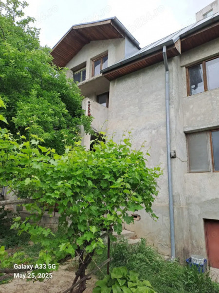 CASA 7 CAMERE , SUPRAFATA TOTALA 180 MP , TEREREN 600 MP