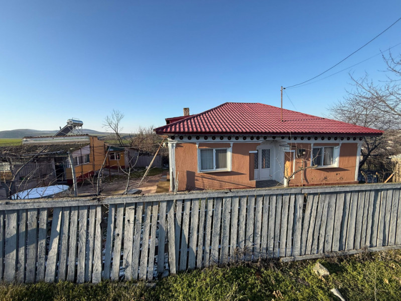 Somova, casa 2 corpuri, teren 4382 mp, garaj