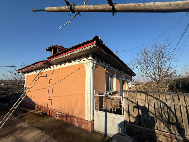 Somova, casa 2 corpuri, teren 4382 mp, garaj