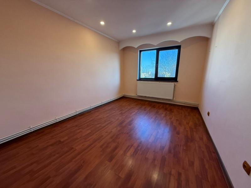 VEST- 3 camere, renovat, centrala termica, 64 mp