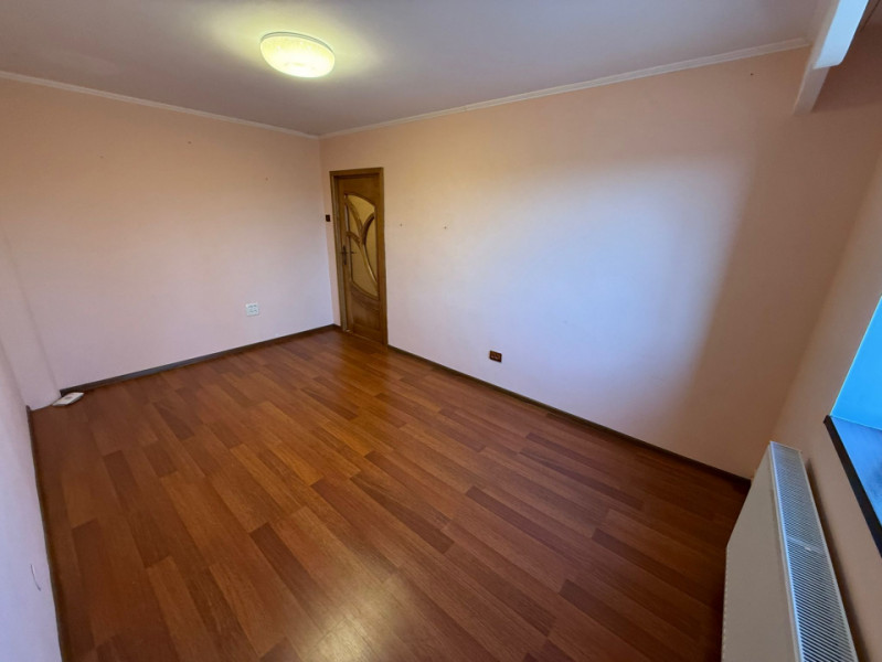 VEST- 3 camere, renovat, centrala termica, 64 mp