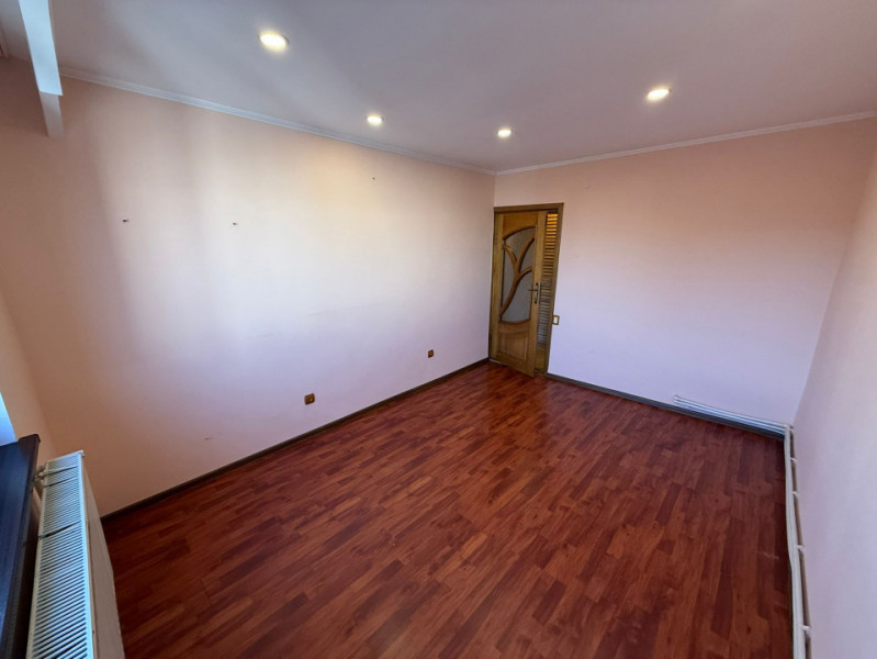 VEST- 3 camere, renovat, centrala termica, 64 mp