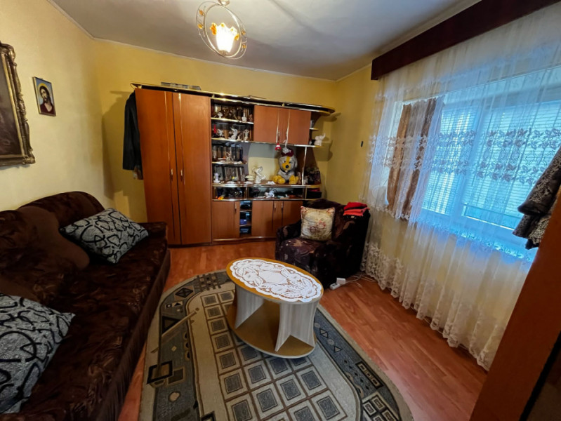 ZONA ALEXANDRU CEL BUN  -  CASA 4 CAMERE ,TEREN 216 MP