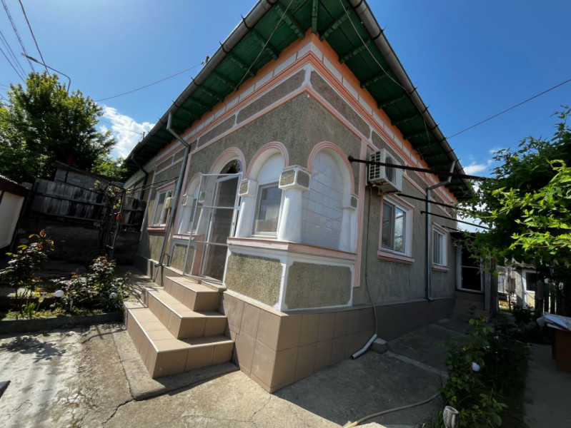 ZONA ALEXANDRU CEL BUN  -  CASA 4 CAMERE ,TEREN 216 MP