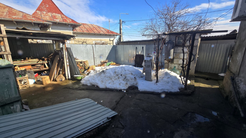 ZONA ALEXANDRU CEL BUN  -  CASA 4 CAMERE ,TEREN 216 MP