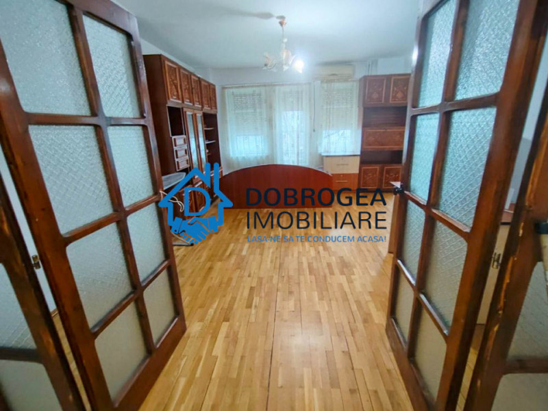  ZONA ULTACENTRALA- APARTAMENT 3 CAMERE ,ETAJ 1, GAZ