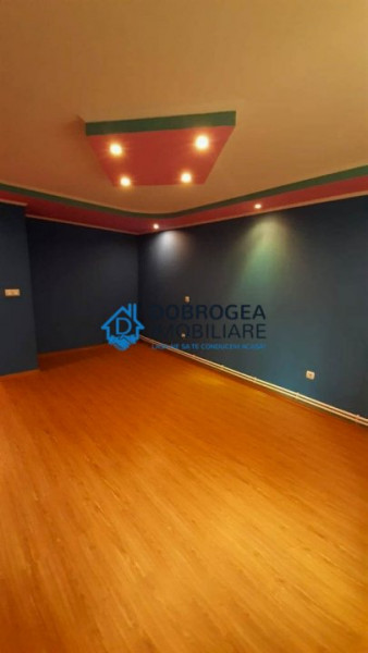 C5 - APARTAMENT DOUA CAMERE TRANSFORMAT IN 3, SUPRAFATA 64 MP ,PARTER , CENTRALA