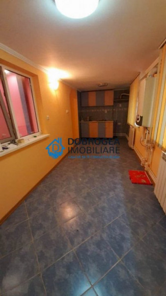 C5 - APARTAMENT DOUA CAMERE TRANSFORMAT IN 3, SUPRAFATA 64 MP ,PARTER , CENTRALA