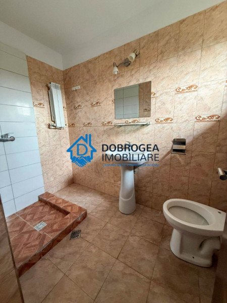 Dallas- Casă P+1+M pentru muncitori | 30 locuri cazare | 2 bucatarii, curte