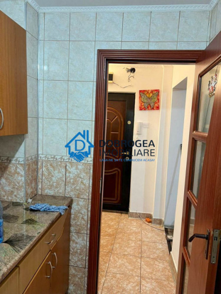 ZONA VEST- APARTAMENT 3 CAMERE , CENTRALA GAZ