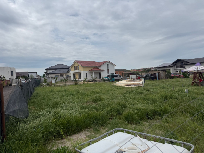 Baltag - teren intravilan, 730 mp cu vedere la lac, utilitati