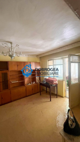 ETERNITATII- 3 CAMERE SEMIDECOMANDAT , ETAJ 1, NECESITA RENOVARE