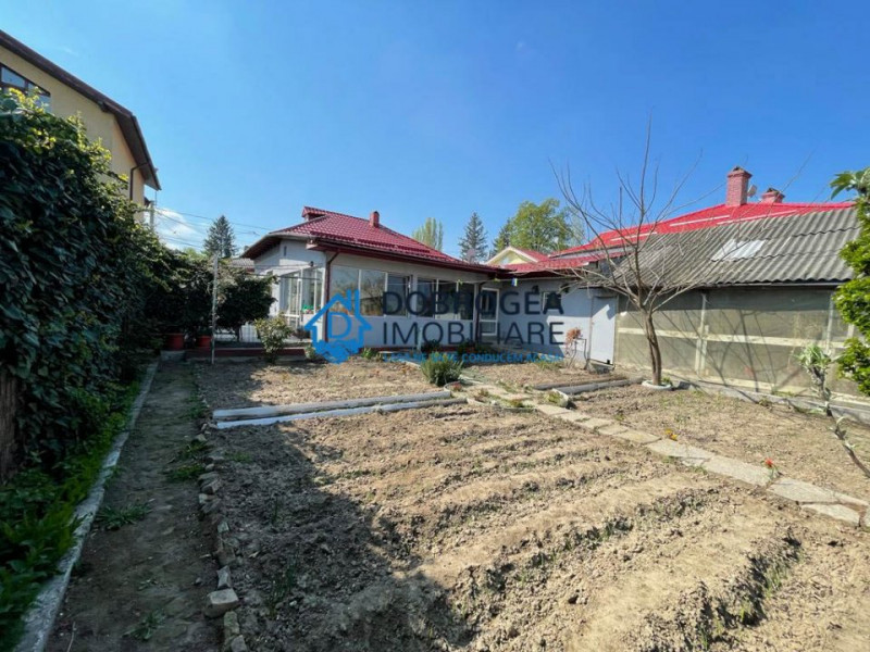 Ultracentral, casa individuala, curte, 3 camere, centrala proprie