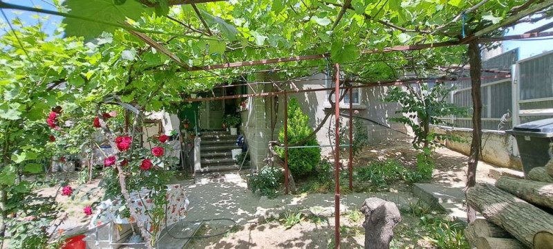 CASA  4 CAMERE ZONA CENTRALA,TEREN 244 MP