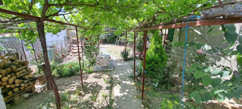CASA  4 CAMERE ZONA CENTRALA,TEREN 244 MP