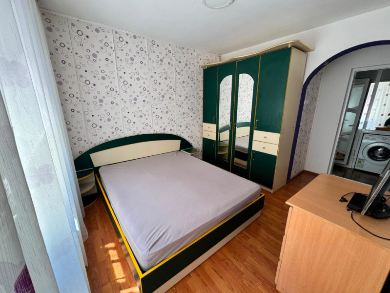 VEST- APARTAMENT 2 CAMERE DECOMANDAT  ,CENTRALA GAZ, ETAJ 2